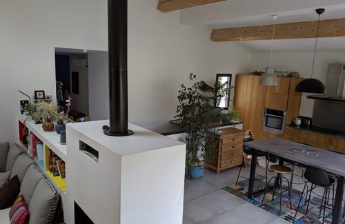 La Tour-d'Aigues House | Serene Retreat by the Forest with Private Pool and Garden