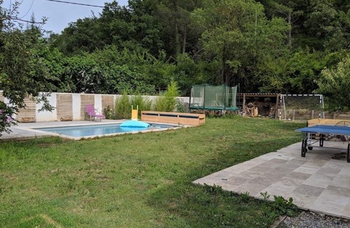 La Tour-d'Aigues House | Serene Retreat by the Forest with Private Pool and Garden