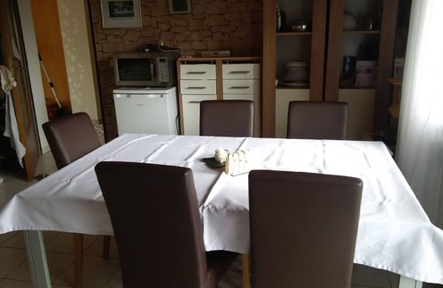 Schotten Apartment | Discover House Bergrose: Pet-Friendly Retreat with Spa