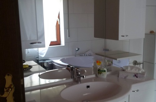 Schotten Apartment | Discover House Bergrose: Pet-Friendly Retreat with Spa