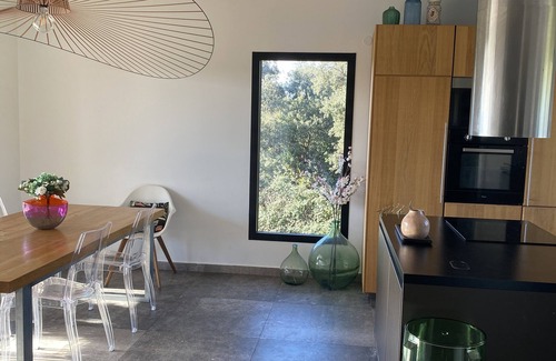 Aleria Villa | Cozy Retreat between Beach and Mountains with Ocean Views