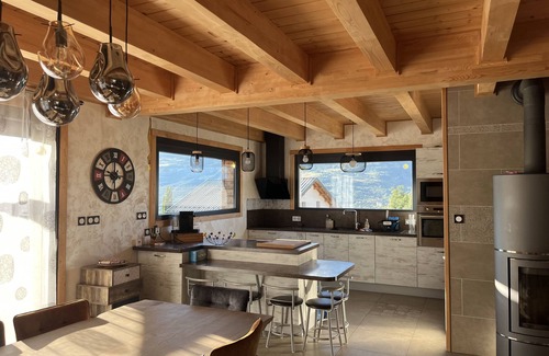 Baratier House | Discover a Retreat: House between Lake and Mountain