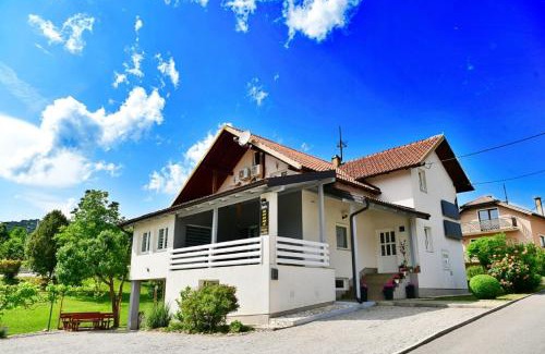 Catrnja House | Family-Friendly House Bićanić with a 9/10 Guest Rating