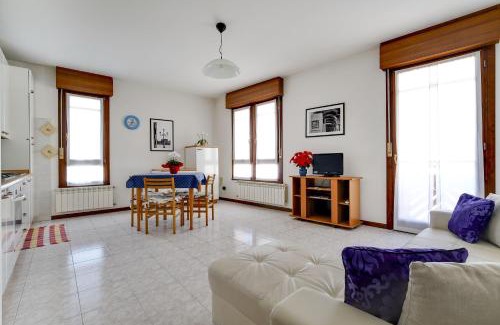 Favaro Veneto Apartment | Family-Friendly Escape at House Boè - Rated 9/10