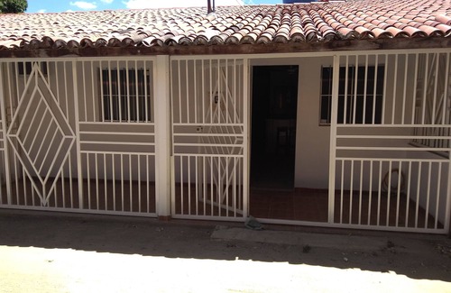 Caninde de Sao Francisco House | Recently Reformed House Steps from St. Francis with Kitchen