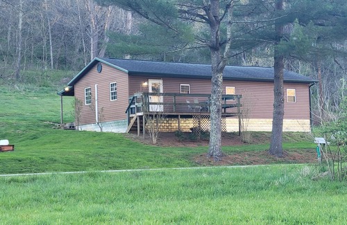 Laings House | Idyllic House by the Creek in Wayne National Forest