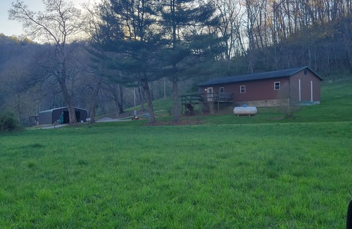 Laings House | Idyllic House by the Creek in Wayne National Forest