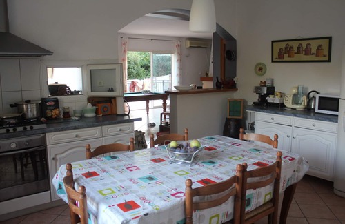 Ventiseri House | Riverside Retreat: 5 Minutes to the Beach with Pool Access