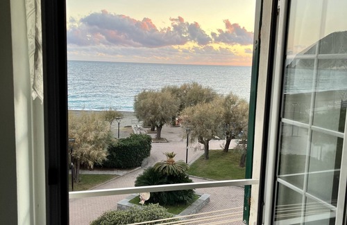 Riva Trigoso Apartment | Cozy House by the Sea with Ocean View & Family Amenities