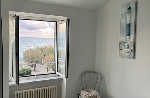 Riva Trigoso Apartment | Cozy House by the Sea with Ocean View & Family Amenities