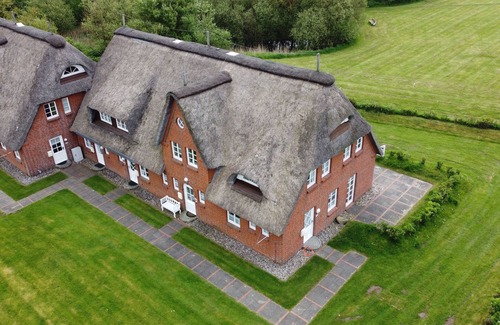 Norderhafen Cottage | Cozy House by the Sea with Pet-Friendly Amenities