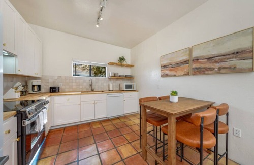 Tucson House | House & Casita/Sleeps 6+/Large Group or Family
