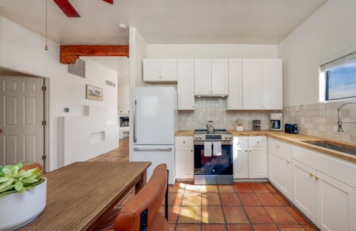 Tucson House | House & Casita/Sleeps 6+/Large Group or Family