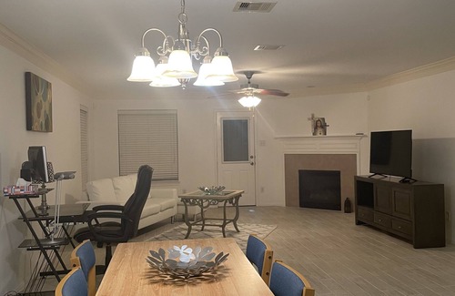 Southbelt/Ellington House | Convenient House Near Hobby Airport and Downtown Attractions