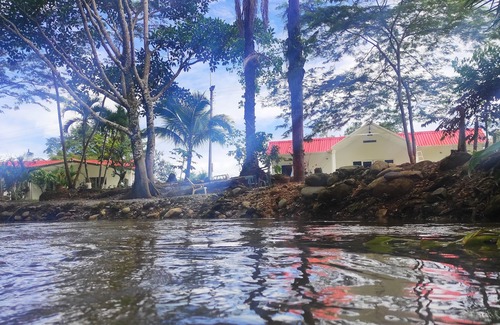 Acacias House | Pet-Friendly House with Pool and Child-Friendly Amenities