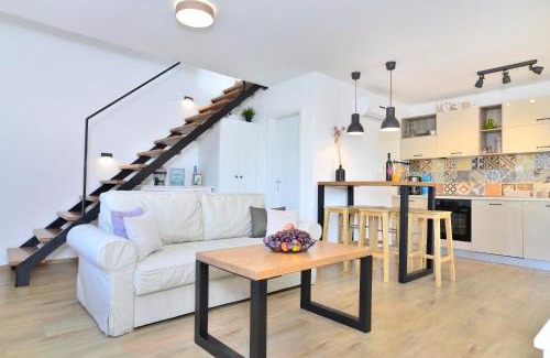 Susica House | House Crassula: Pet Friendly Oasis with Ocean Views