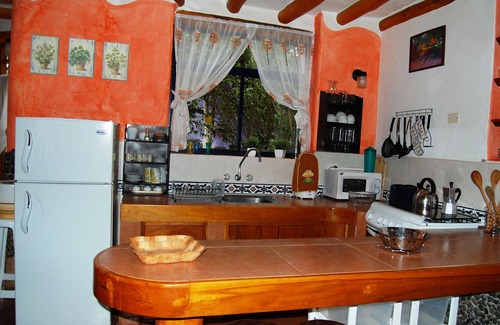 Tumbaco House | House Dalia: Cozy Retreat with Pool & Nature Escape