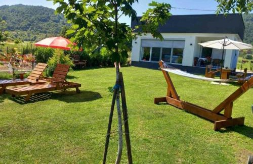 Bihac Villa | Beachfront Bliss at House De Luxe - Guest Rated 9.8/10