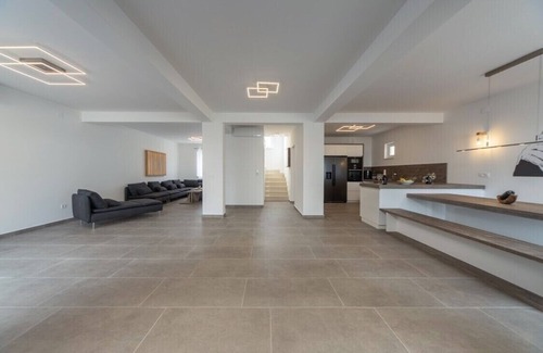 Caska Villa | Beachfront House in Novalja with Pool and Ocean View