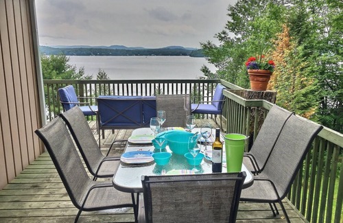 Saint-Raymond Ski Chalet | Scenic House on Lake Sept-Îles, Steps from Quebec City