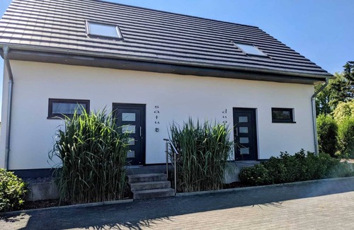 Reppenhagen House | Ideal Getaway Near the Baltic Sea with Pool and Garden