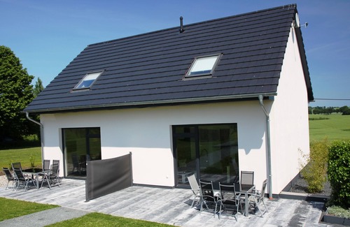 Reppenhagen House | Ideal Getaway Near the Baltic Sea with Pool and Garden