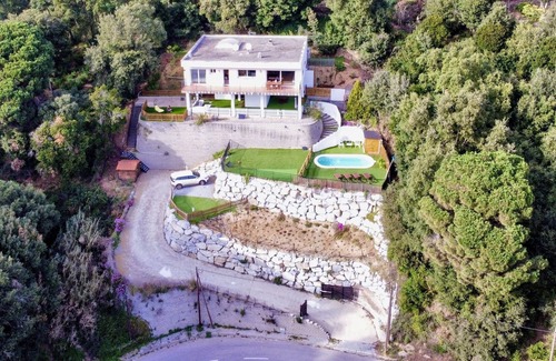 Sant Cebria de Vallalta House | Relax in a Poolside House with Breathtaking Sea Views