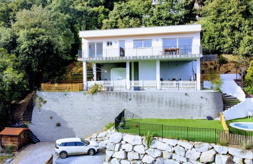 Sant Cebria de Vallalta House | Relax in a Poolside House with Breathtaking Sea Views