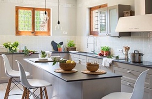 Sant Andreu de Llavaneres House | Idyllic Family Retreat with Ocean Views and Pool Access
