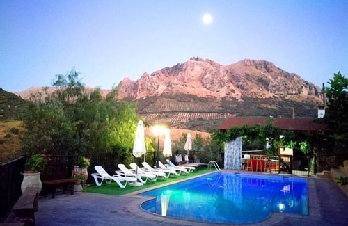 Priego de Cordoba Cottage | Spacious House Eufemia: Perfect for Families and Groups
