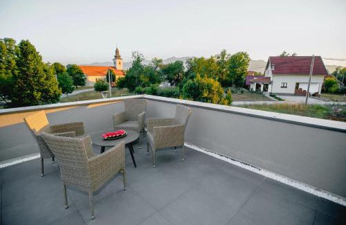 Lovinac House | Discover House Evermore: Family-Friendly Retreat with Pool
