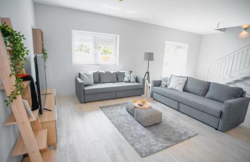 Lovinac House | Discover House Evermore: Family-Friendly Retreat with Pool