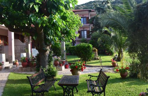 Toroni Apartment | Oceanfront Escape at House Evristhenis - 9.3/10 Rated Stay