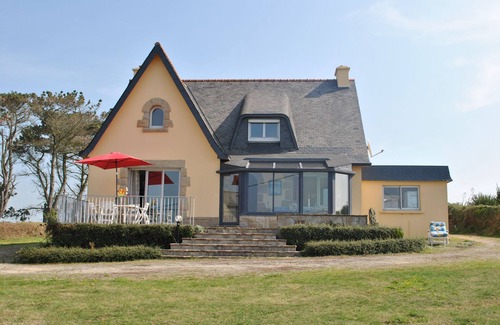 Ploumoguer House | Stunning Oceanfront Home with Sea View, 200m to Beach
