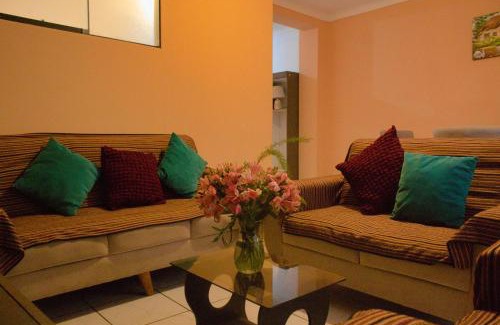 Cusco Apartment | Explorer Retreat: Family-Friendly Escape with Kitchen Access