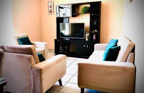 Cusco Apartment | Explorer Retreat: Family-Friendly Escape with Kitchen Access