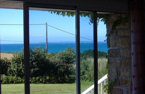 Kerlaz Cottage | Oceanfront House with Exceptional Views and Top Amenities