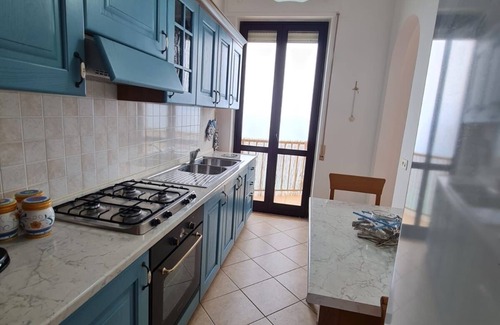 Pizzo Apartment | Oceanfront Retreat at House Facing the Sea Piedigrotta