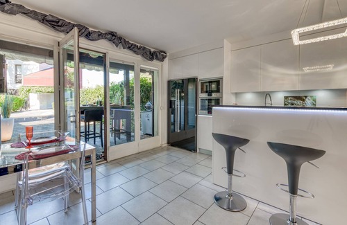 Thonon-les-Bains House | Unforgettable House Feet in the Water | Guest Rated 9.8