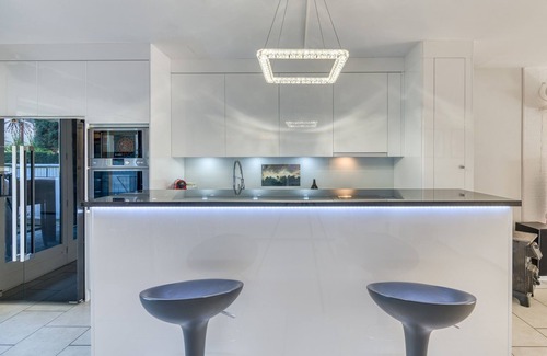 Thonon-les-Bains House | Unforgettable House Feet in the Water | Guest Rated 9.8