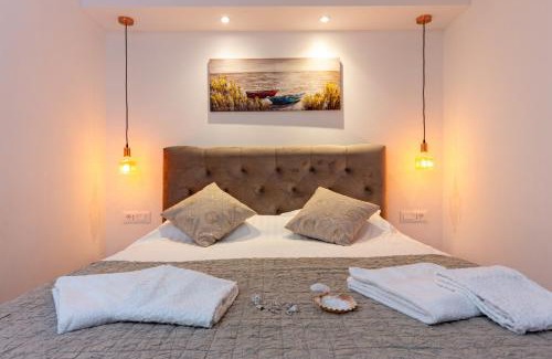Cove Rogacic Apartment | Discover House Feral: Pet & Child-Friendly Retreat