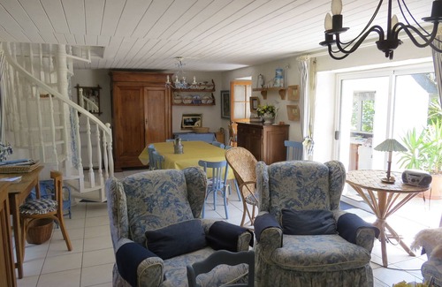 Cast House | House Finistère: Guest Rated 9.8 with Oceanfront Pool