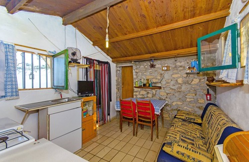 Praznica House | Oceanfront House Fisherman: Family-Friendly Getaway in Brac