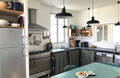 Ile d'Yeu House | Bright Fisherman House Near Port and Beaches - Top Rated 9.6