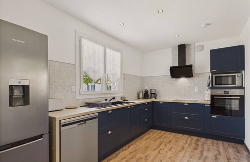 Avrille House | Family-Friendly Retreat: Pool, Kitchen & Great Reviews