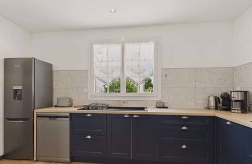 Avrille House | Family-Friendly Retreat: Pool, Kitchen & Great Reviews