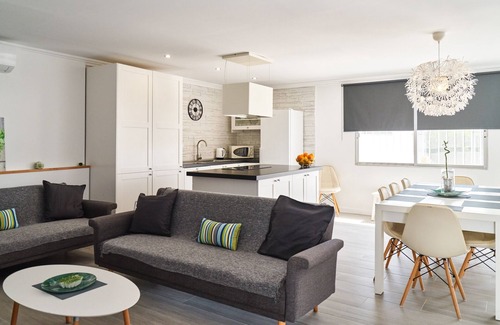 Blanes House | Perfect Retreat for 14: Pool, Ping Pong & Beach Access