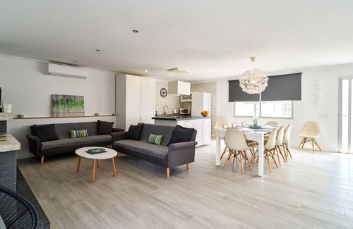 Blanes House | Perfect Retreat for 14: Pool, Ping Pong & Beach Access