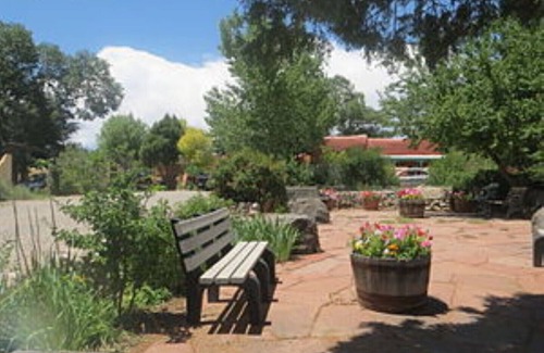 Salinas Victoria House | Cozy House Perfect for 3 Guests Seeking Value