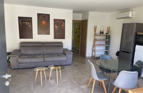 Cuges-les-Pins House | Ideal Retreat for 4 with Ocean View & Private Pool